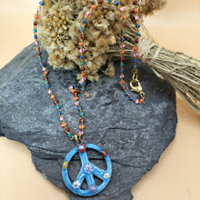 Charger l'image dans la galerie, Collier PEACE bleu ou jaune- création artisanale