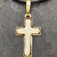 Charger l'image dans la galerie, Collier CROIX émaillée