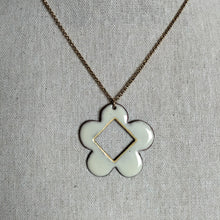 Charger l&#39;image dans la galerie, Collier FLEUR

